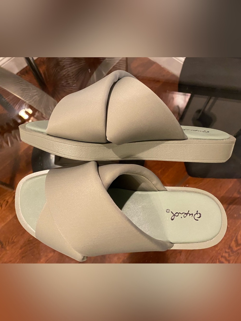 NEW women’s safe Crisscross Slide Mules size 6.5